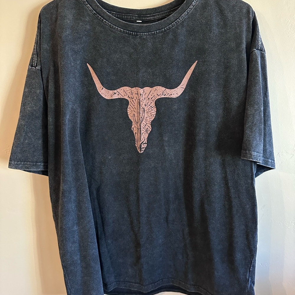 Amazon Charcoal Tee with Pink Bull Graphic